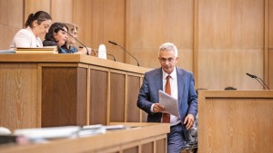 Stadtparlament drängt Feldmann zum Rücktritt