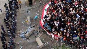 Proteste mit zotigen Geschlechtsteilvergleichen