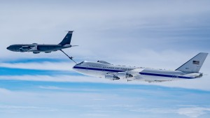 USA lassen neue Weltuntergangsflieger bauen