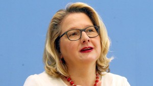 Schulze will Hersteller für Plastikmüll stärker zur Kasse bitten