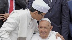 Ein Kuss für den Papst ist nicht alles