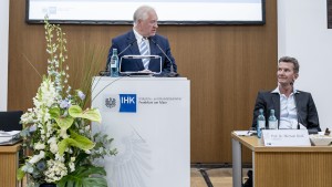 Ulrich Caspar bleibt Präsident der IHK Frankfurt