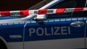 Razzien nach Angriff auf Linken-Politikerin