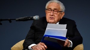 Henry Kissinger berät die Deutsche Bank