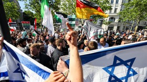 Anti-Israel-Demonstration ruft lautstarke Proteste hervor