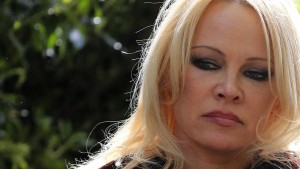 Pamela Anderson setzt sich für Freilassung Assanges ein