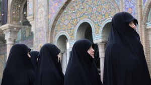 Kopftuchgesetz in Iran vorerst gestoppt