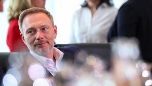 Lindner stellt Ausgabenpläne von Baerbock und Schulze infrage