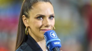 Esther Sedlaczek moderiert weiter die „Sportschau“