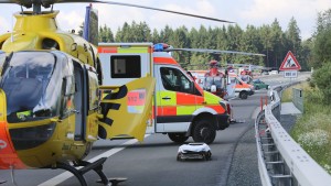 Umherlaufende Kinder und eine blockierte Rettungsgasse