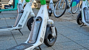 Mehr E-Scooter, Räder und Autos zum Leihen