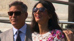 Clooney frisch vermählt: Öffentlicher Auftritt mit Ehefrau Amal