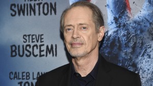 Unbekannter greift Steve Buscemi an