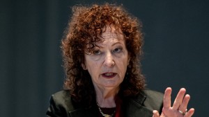 Nan Goldin missbraucht ihre Retrospektive