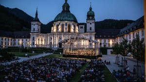 Volksfest für konzentriertes Hören