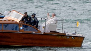 Papst Franziskus beginnt Reisejahr in Venedig