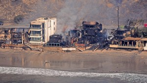 Villa in Malibu übersteht Brand nahezu unversehrt