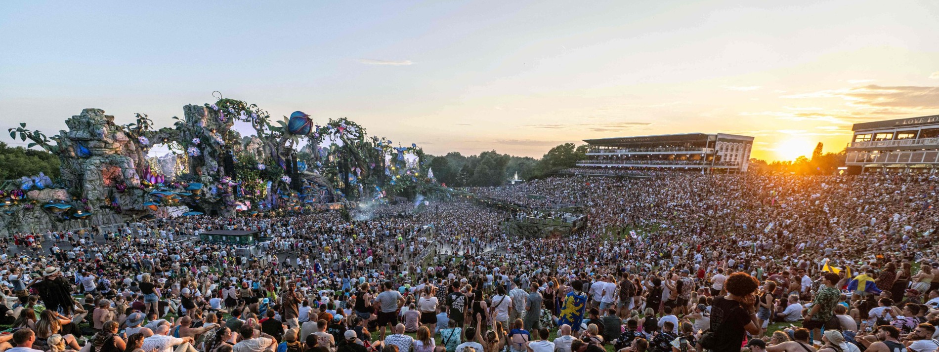 Tomorrowland droht Millionenstrafe wegen Einwegbechern