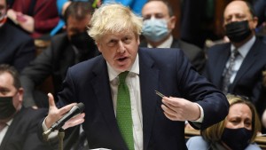 Nutzt Boris Johnson seine Schusseligkeit als Selbstschutz?