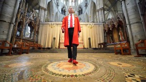 Westminster Abbey bietet Führungen in Socken zum Krönungsort an