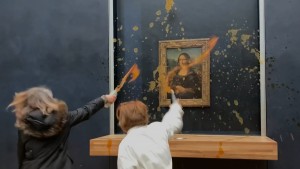 Aktivistinnen bewerfen Mona Lisa mit Suppe