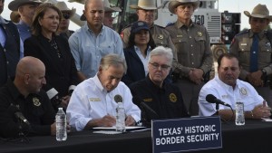 Texas will illegal eingereiste Migranten festnehmen