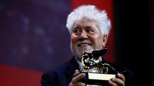 Pedro Almodóvars „The Room Next Door“ gewinnt Goldenen Löwen