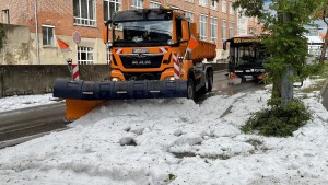 Hagelunwetter verwandelt Reutlingen in Winterlandschaft