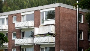 Balkon abgebrochen – sechs Menschen stürzen in die Tiefe