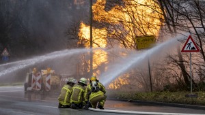 Vier Verletzte nach Explosion an Gasleitung in Duisburg