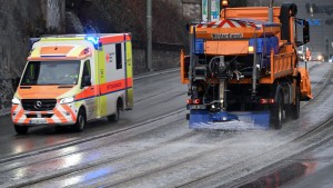 Glatteis legt Verkehr in Teilen Deutschlands lahm