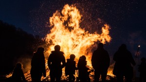 Toter und sieben Verletzte bei Aufbau von Osterfeuer