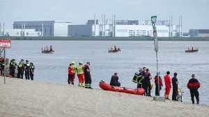 Zehnjährige geht in Elbe unter – Suche erfolglos eingestellt