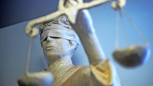 „Die Justitia hat die Augen nicht ohne Grund verbunden“