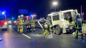 Falschfahrerin verursacht Unfall mit zwei Toten auf der A40