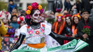 Warum feiern Menschen auf der ganzen Welt den „Día de los Muertos“?