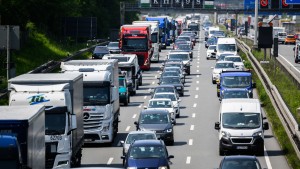 BMW-Vorstand schlägt eigene Autobahnspur für E-Autos vor