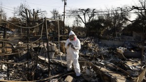 Schnee und Kältetote in Texas – Brände in Kalifornien