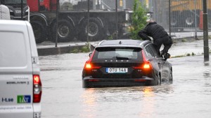 Unwetter beschert Skandinavien Überschwemmungen, Brände und Stromausfälle