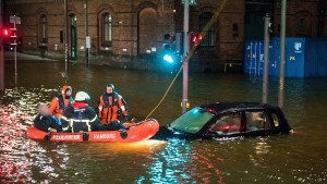 „Zeynep“ sorgt für Sturmflut und Zerstörungen