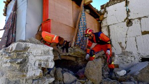 Mehr als 400 Verschüttete in Tibet aus den Trümmern befreit