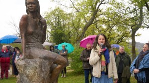 Neue Loreley-Statue am Mittelrhein enthüllt