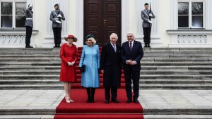 Royals beginnen Staatsbesuch in Berlin