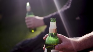 Wieder mehr junge Erwachsene im Alkoholrausch