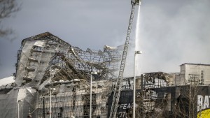 Großbrand an historischer Börse in Kopenhagen unter Kontrolle