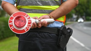 Berliner Polizist hatte wohl Komplizen