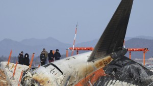 Fast alle Opfer nach Flugzeugunglück in Südkorea identifiziert