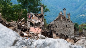 Erdrutsch und weiter Unwettergefahr in der Schweiz