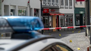 Zwei Festnahmen nach tödlichem Streit auf Kirmes