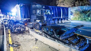 Mehr als 20 Verletzte bei Chaosfahrt eines Lastwagens